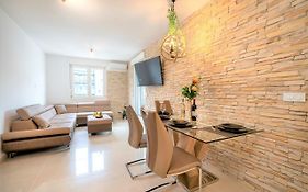 Luxury And Modern Apartment On The Main Beach